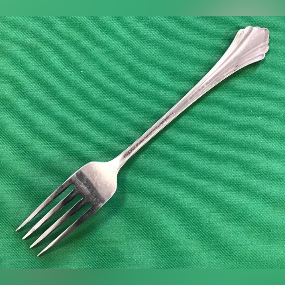 Oneida Bancroft Classic Stainless Steel Dinner Fork - Silver